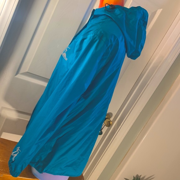 THE DAY HIKER RainCoat - Picture 3 of 12